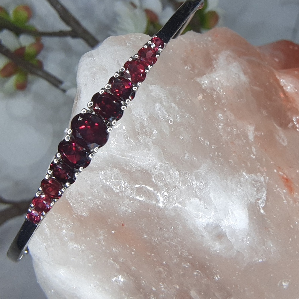 925 Genuine, Untreated Garnet Bangle. - Picture 3 of 11